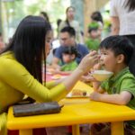 parents and teachers communicating online